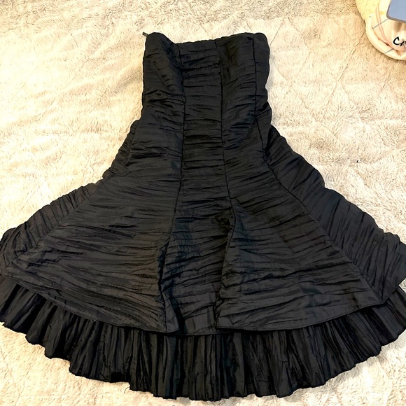 cute black dress, perfect for going out for dinner or any “fancy” occasion - Picture 1 of 2